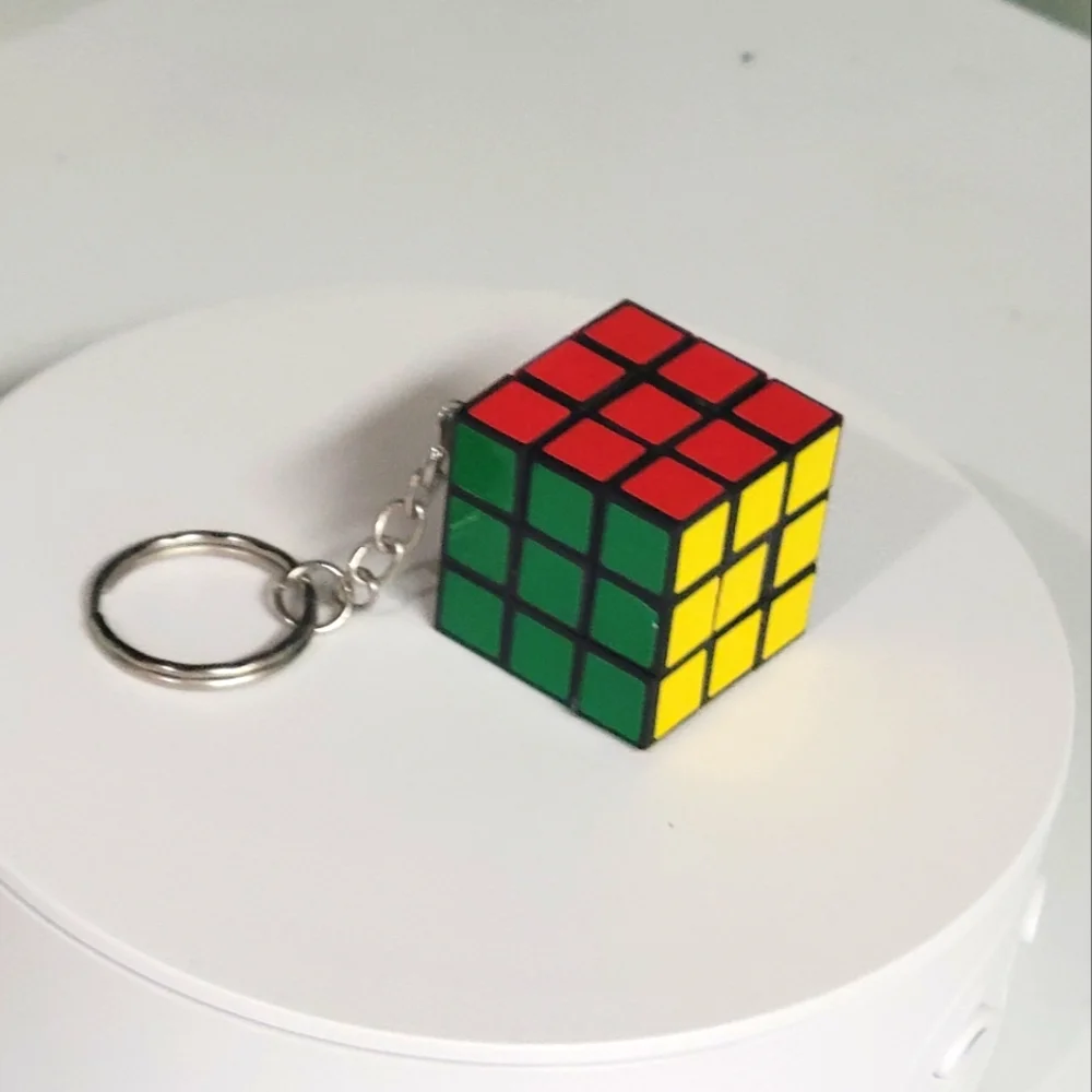 Working Functionable mini rubix cube key chain. Cute and trendy. Cube puzzle